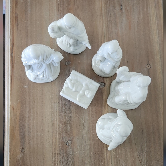 ✨ Windsor Collection White Ceramic Nativity Set – 6 Piece, Christmas Décor - Picture 5 of 14
